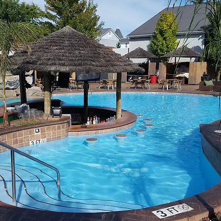 Commodore Resort-2