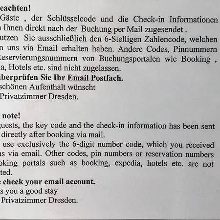 A bed Privatzimmer Dresden - Nichtraucherpension-3