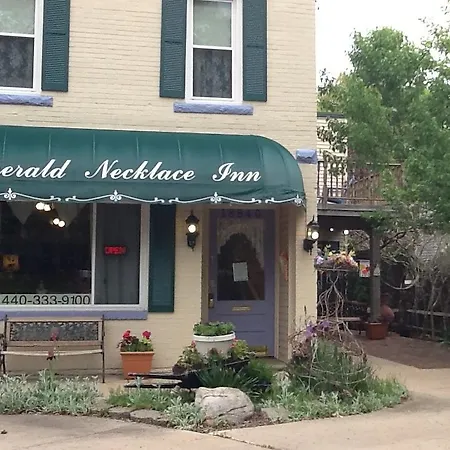Emerald Necklace Inn Bed And Breakfast-3