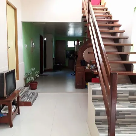 David & Vhie Homestay-David'S Guest House-2