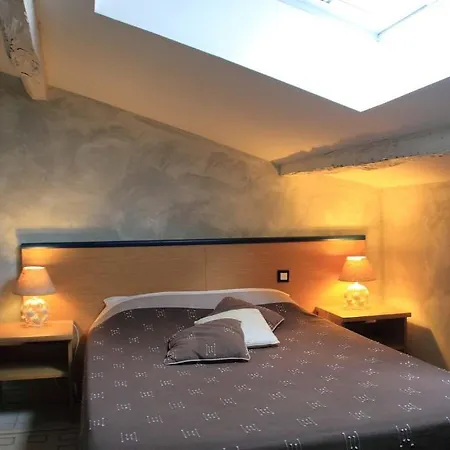 Auberge de Bonpas Logis de France-3