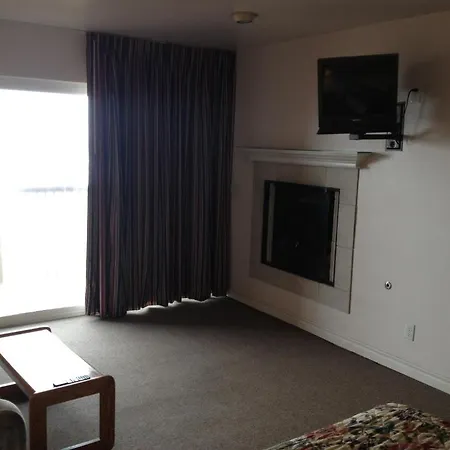 Cozy Cove Beachfront Resort Inn-3