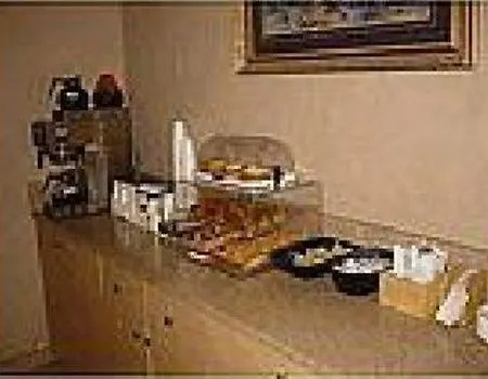 Kensington Inn - Howell-3
