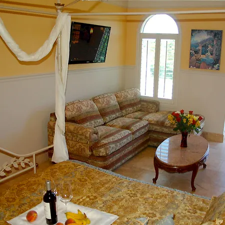 Pearl Of The Sea Luxury Bed & Breakfast-3