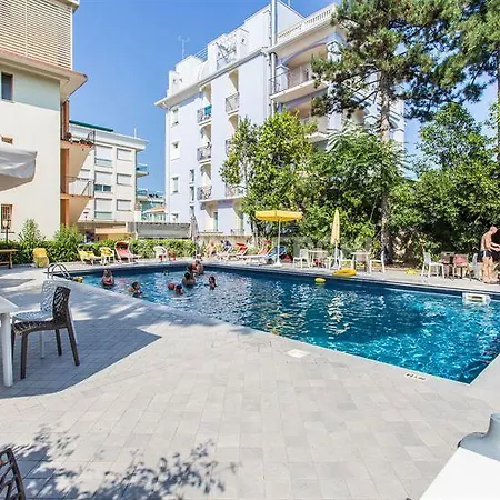 Club Hotel-3