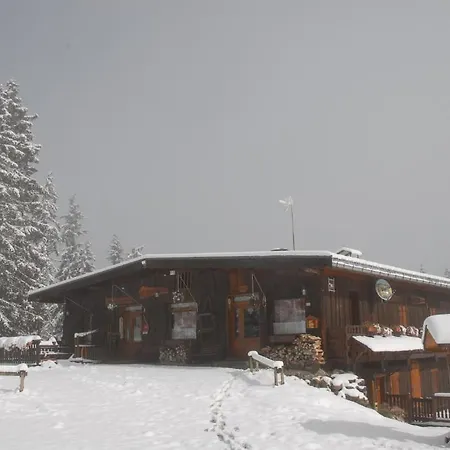 Hôtel Chalet Le Caribou-2