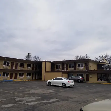 Travelodge By Wyndham Terre Haute-3