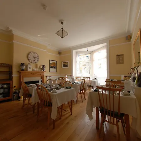 Chiltern Guest House-3