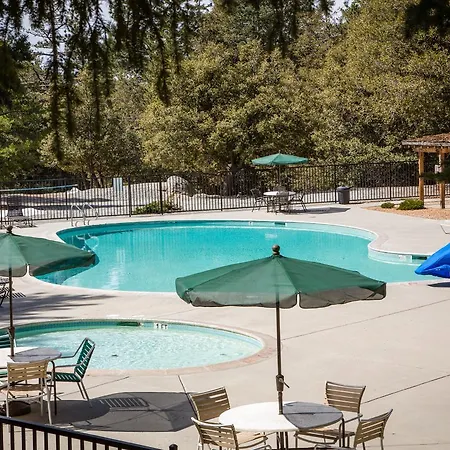 Idyllwild Camping Resort Cabin-2