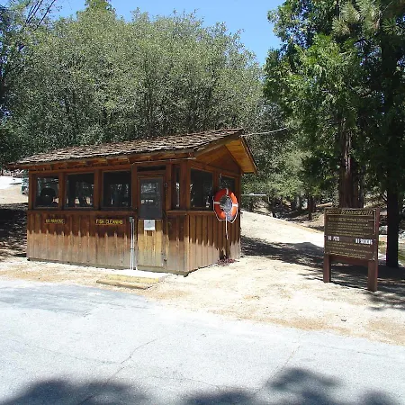 Idyllwild Camping Resort Cottage-2