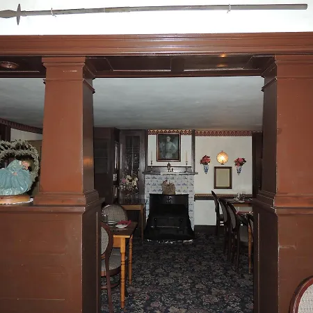 Farnsworth House Inn-3