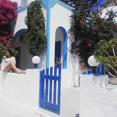 Anna Maria Rooms Santorini-3