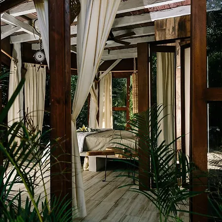 Mamasan Treehouses & Cabins-2