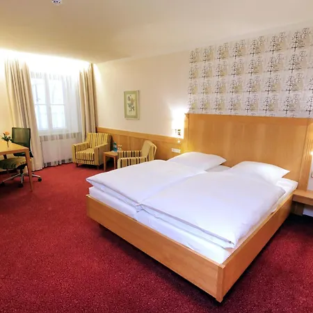 Bayerischer Hof-3