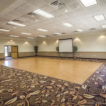 Econo Lodge Inn & Suites Menomonie-2