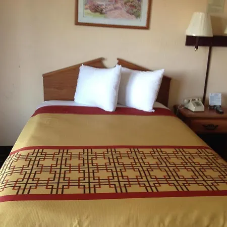 Happy Holiday Motel-3