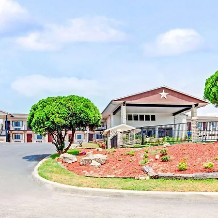 Days Inn By Wyndham Boerne-2