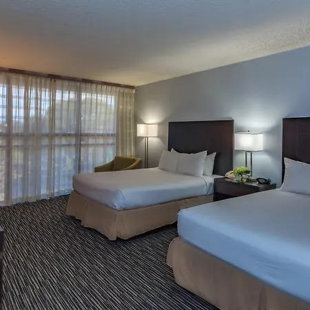 Sawgrass Grand Hotel And Suites Sports Complex-2