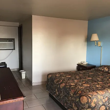 Hwy Express Inn & Suites-3