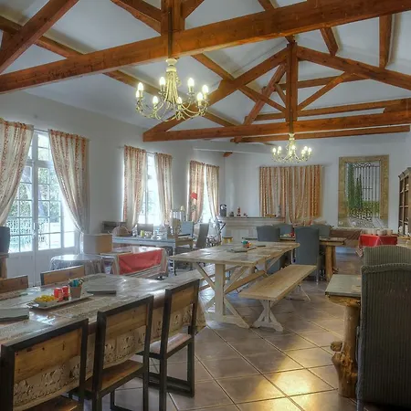 Hotel Les Mazets Des Roches-3