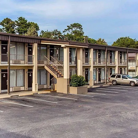Econo Lodge Kernersville-3