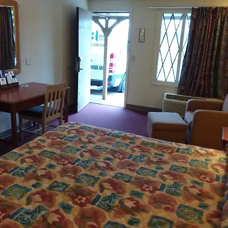 Knights Inn Toledo West-3