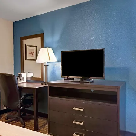 Super 8 By Wyndham Newark De-2