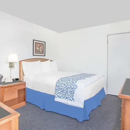 Days Inn By Wyndham Emporia-3