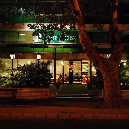 Venusz Hotel-3