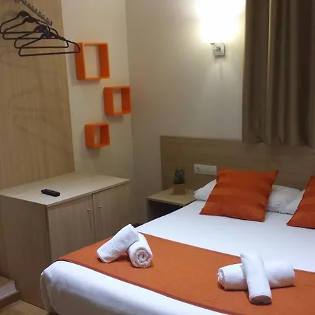 Hostal Barcelona Travel-3