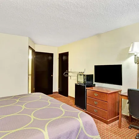Super 8 By Wyndham Shawnee-2