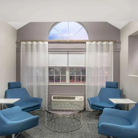 Microtel Inn & Suites By Wyndham Nashville-3