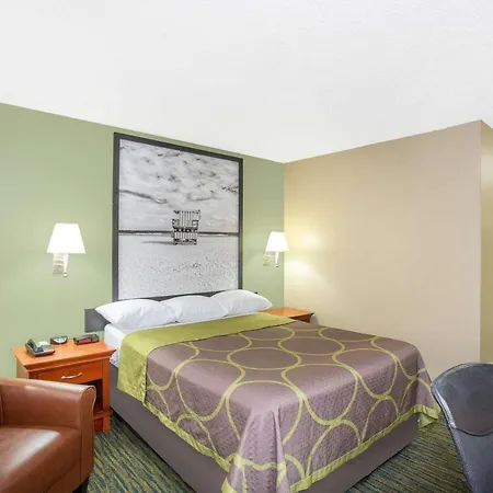 Super 8 By Wyndham Panama City-3