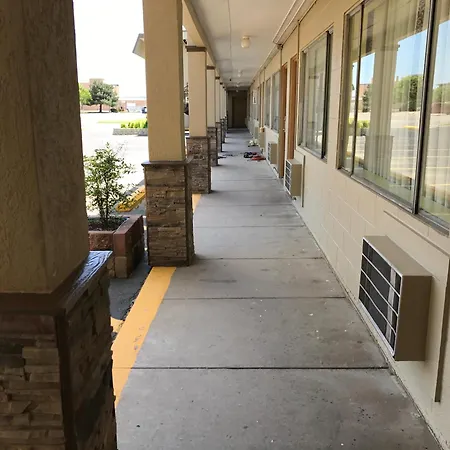 Hutchinson Inn-3