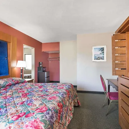 Budget Inn/ Natick-2