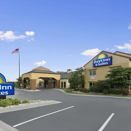Days Inn & Suites By Wyndham Omaha Ne-2