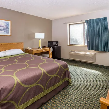 Super 8 By Wyndham St. Charles-3