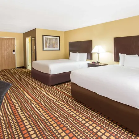 Days Inn & Suites By Wyndham Davenport East-2