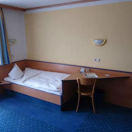 Sleep & Go Hotel Magdeburg-3