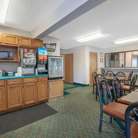 Travelodge By Wyndham Spearfish-3