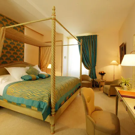 Clos La Boetie & Spa-3