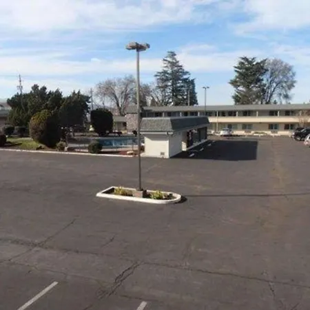 Econo Lodge Inn & Suites Central-3