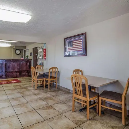 Econo Lodge Downtown Vernal-3
