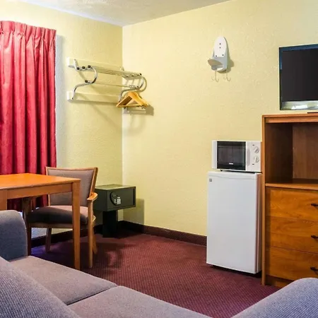 Econo Lodge Ottawa-2