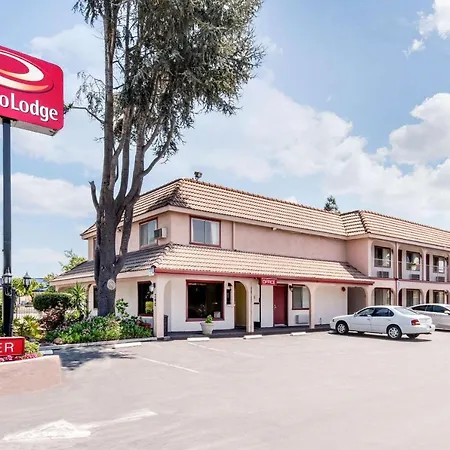 Econo Lodge-3