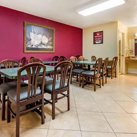 Econo Lodge-2