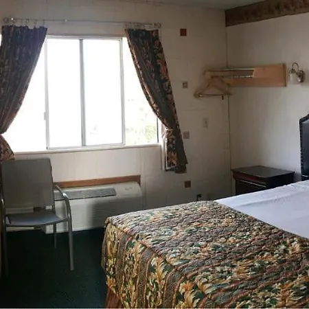 Downey Inn Luxury Suites-3