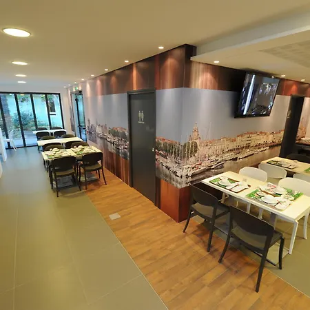 Contact Hotel La Rochelle-2
