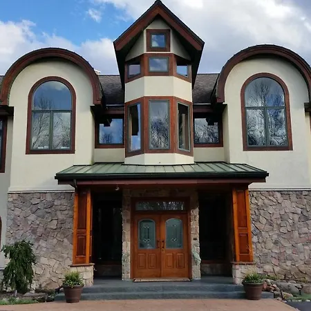 Inn At Wawanissee Point-3