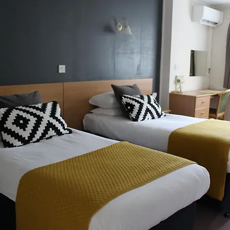 The Town & Country Lodge-3